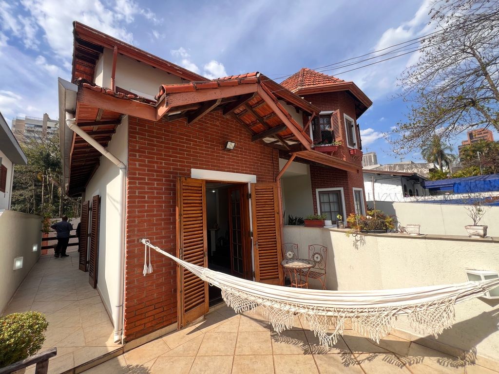 Casa Super Charmosa no Paraíso do Morumbi ? 5 Suítes e Muito Conforto!