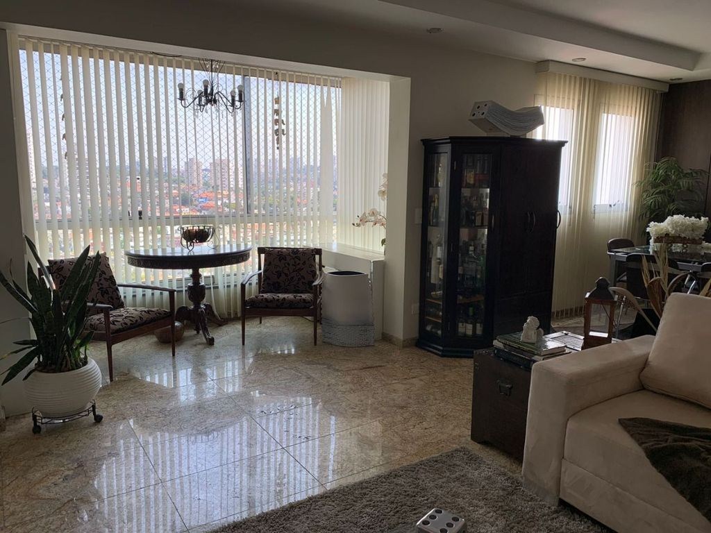 Apartamento à Venda em Vila Suzana, São Paulo - SP
