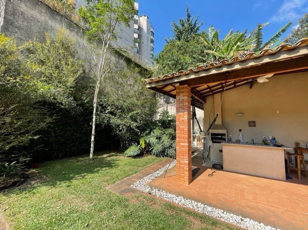 Imperdível casa à venda em São Paulo-SP, Vila Morumbi: 4 quartos, 1 suíte, 4 banheiros, 3 vagas de garagem, 600m².