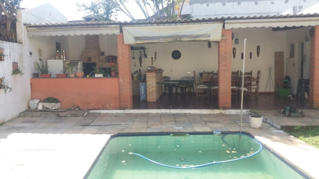 Casa à Venda em Interlagos, São Paulo - SP