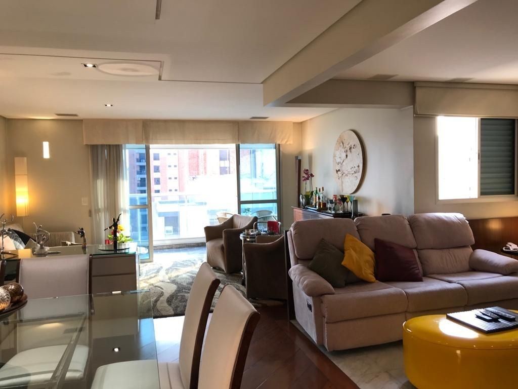 Apartamento à Venda em Moema, São Paulo - SP