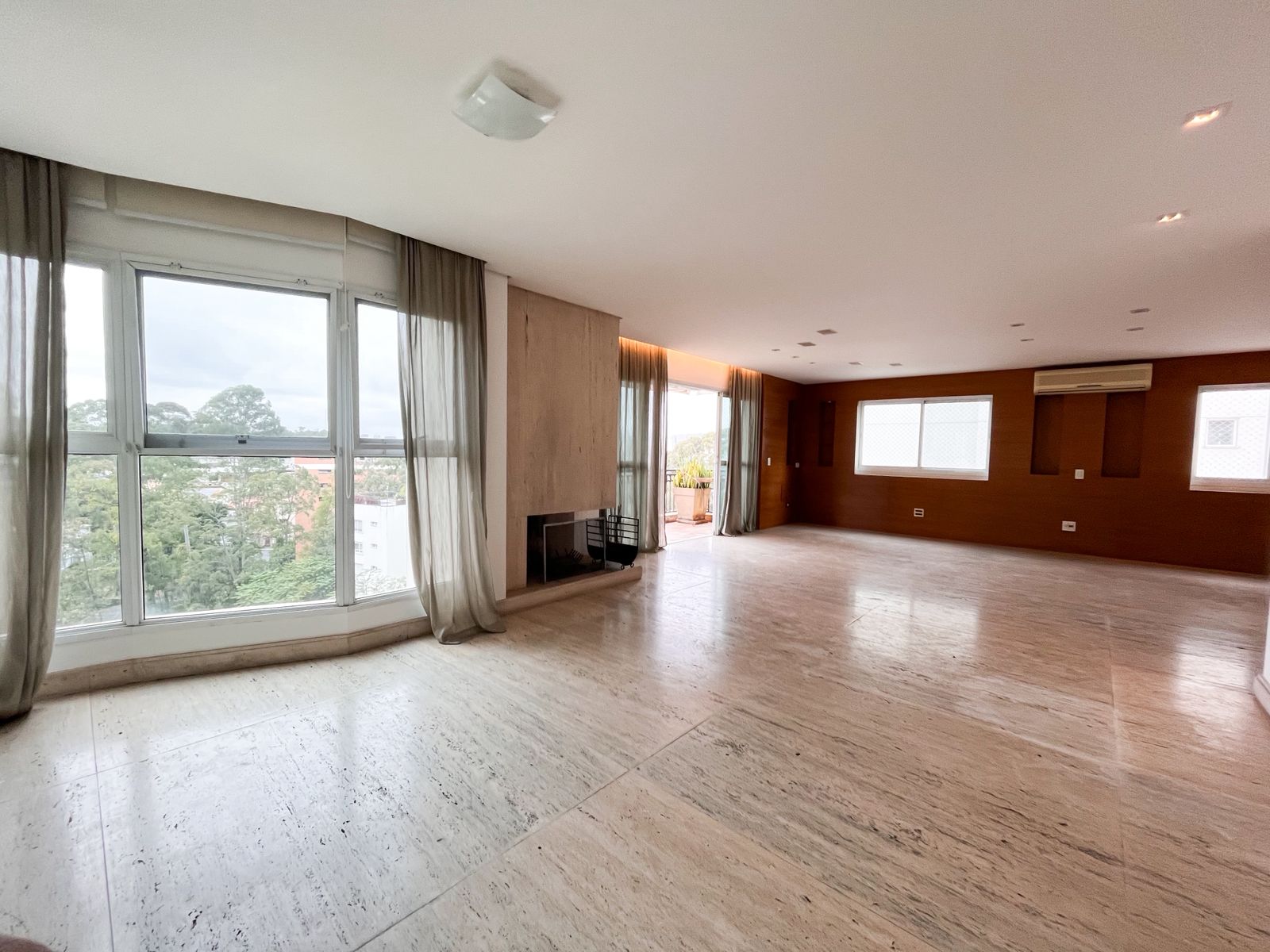 Apartamento para alugar com 211m², 3 quartos e 4 vagas