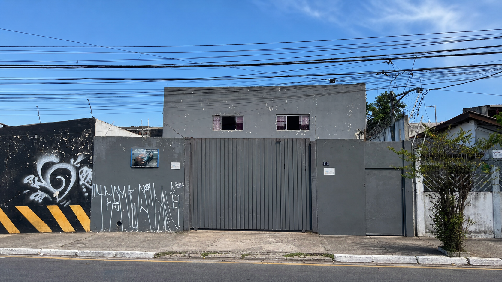 Galpão Comercial para aluguel no Butantã, São Paulo-SP: 2 Banheiros, 2 Vagas de Garagem, 350m²