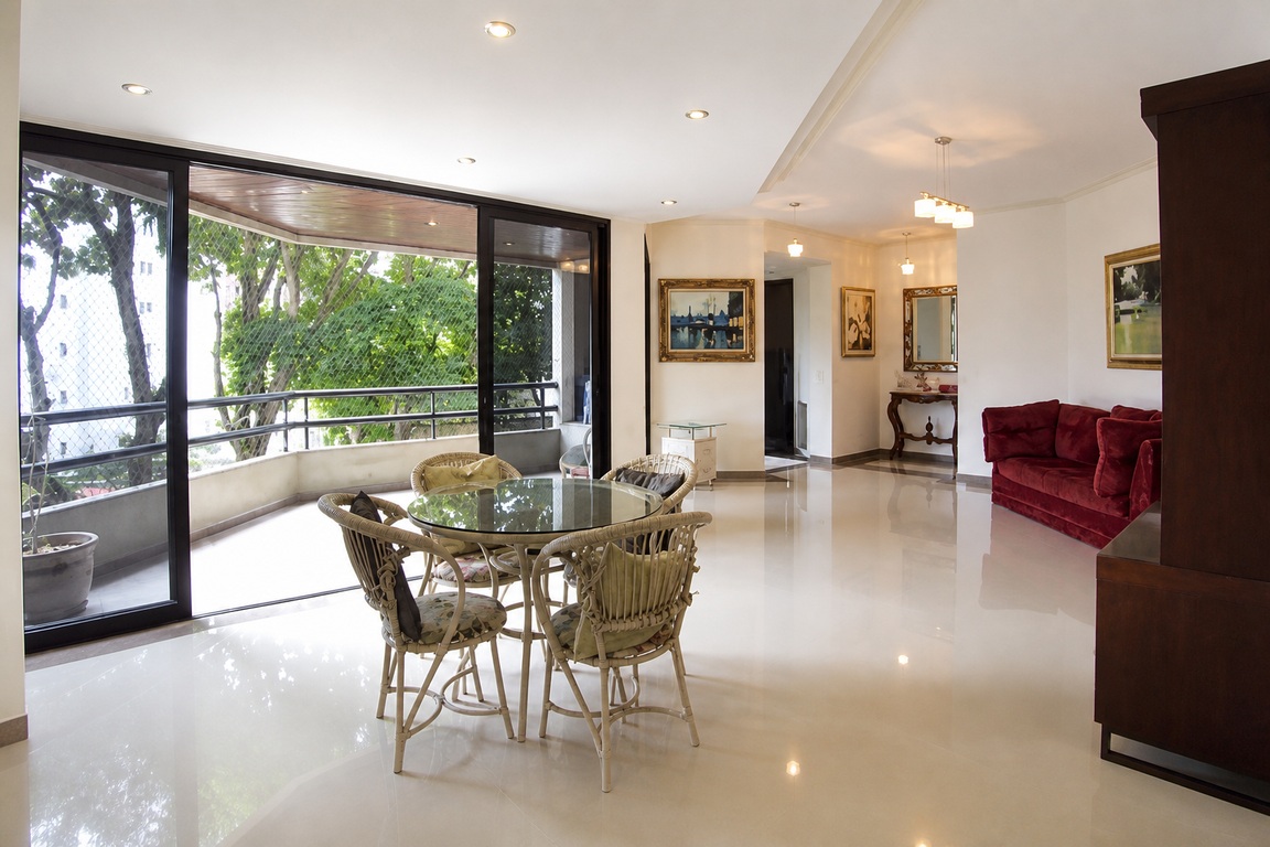 Morumbi: Apartamento de 227 m² com 5 Dormitórios, Suíte com Closet e Condomínio com Lazer de Clube