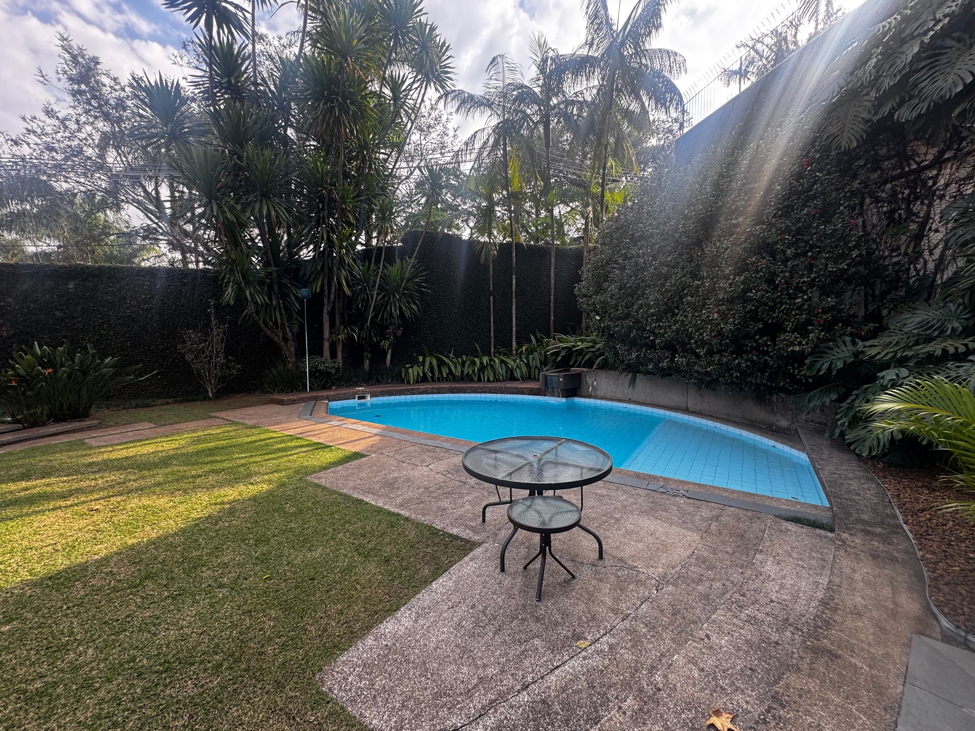 Casa Europeia com 984m², 7 quartos e 15 vagas.
