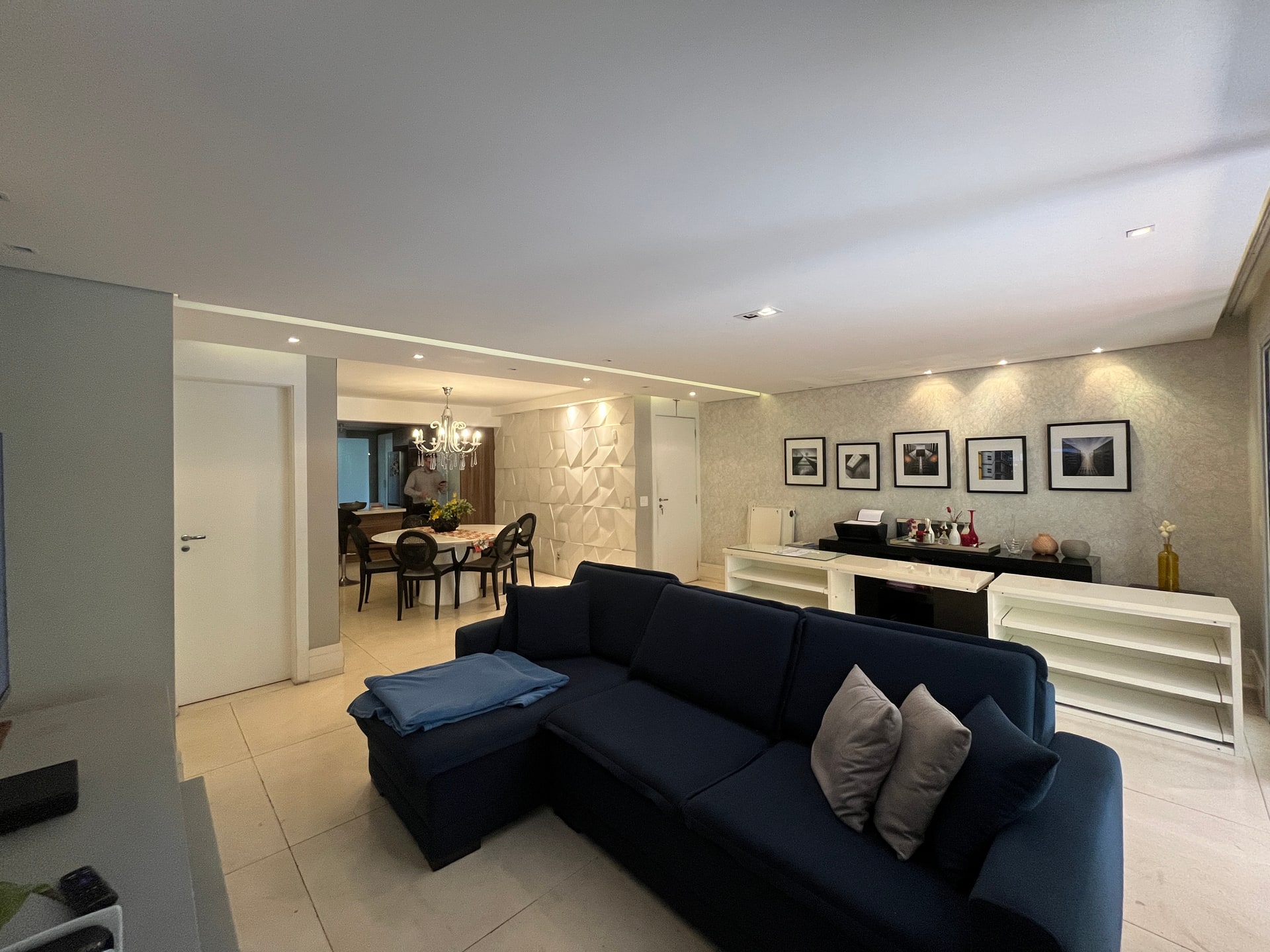 Apartamento com 141m², 3 quartos e 2 vagas.