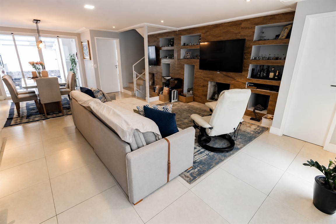 Casa Condomínio New England com 230m², 4 quartos e 2 vagas.