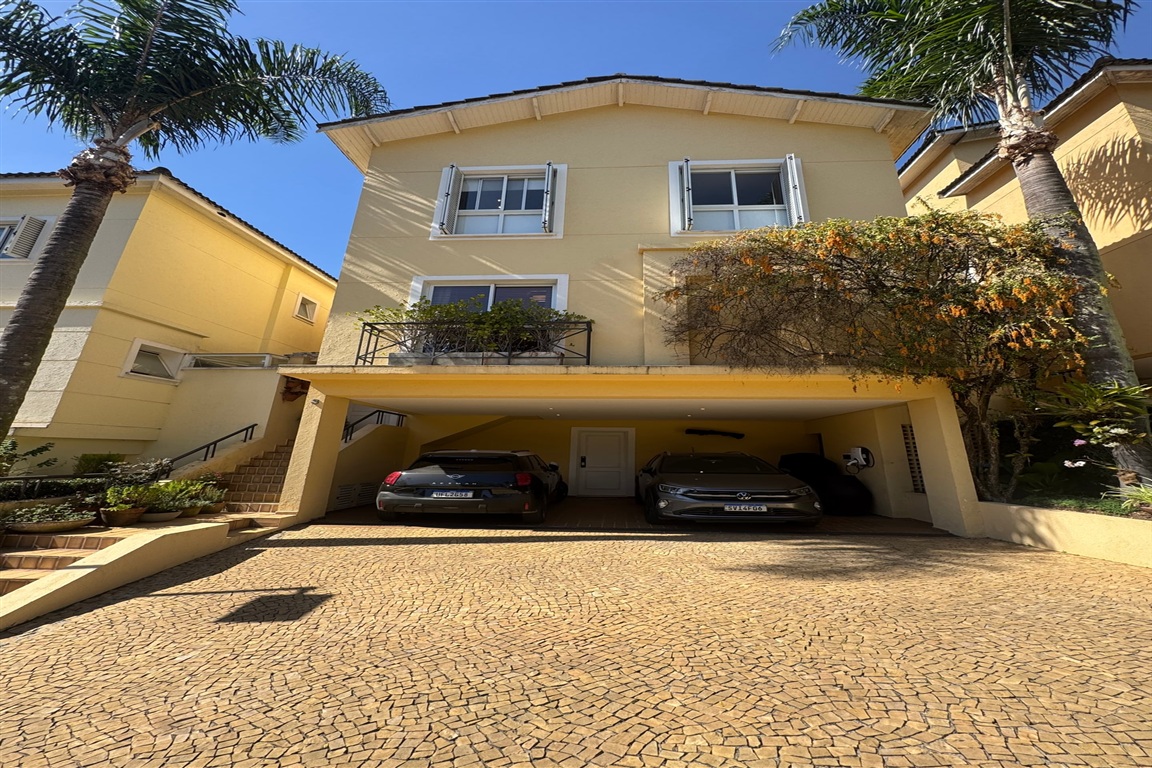 Casa de Condomínio com 250m², 4 quartos e 3 vagas.