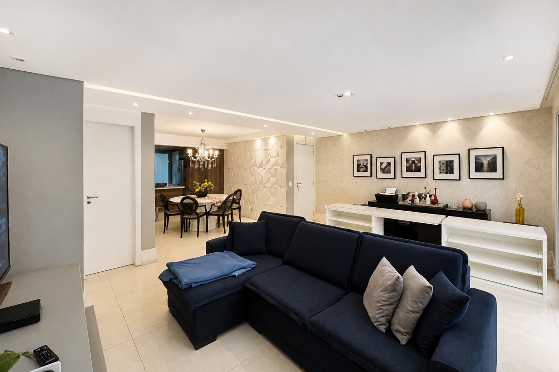 Apartamento com 141m², 3 quartos e 2 vagas.