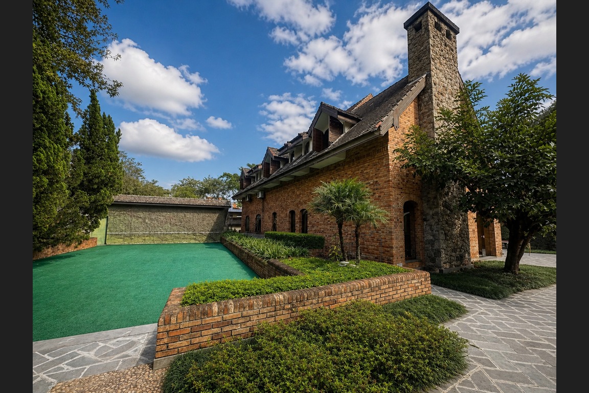 Casa Europeia com 984m², 7 quartos e 15 vagas.