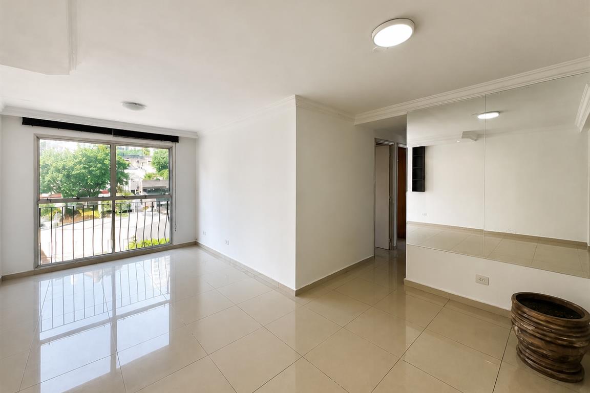 Apartamento com 78.9m², 3 quartos e sem vagas.