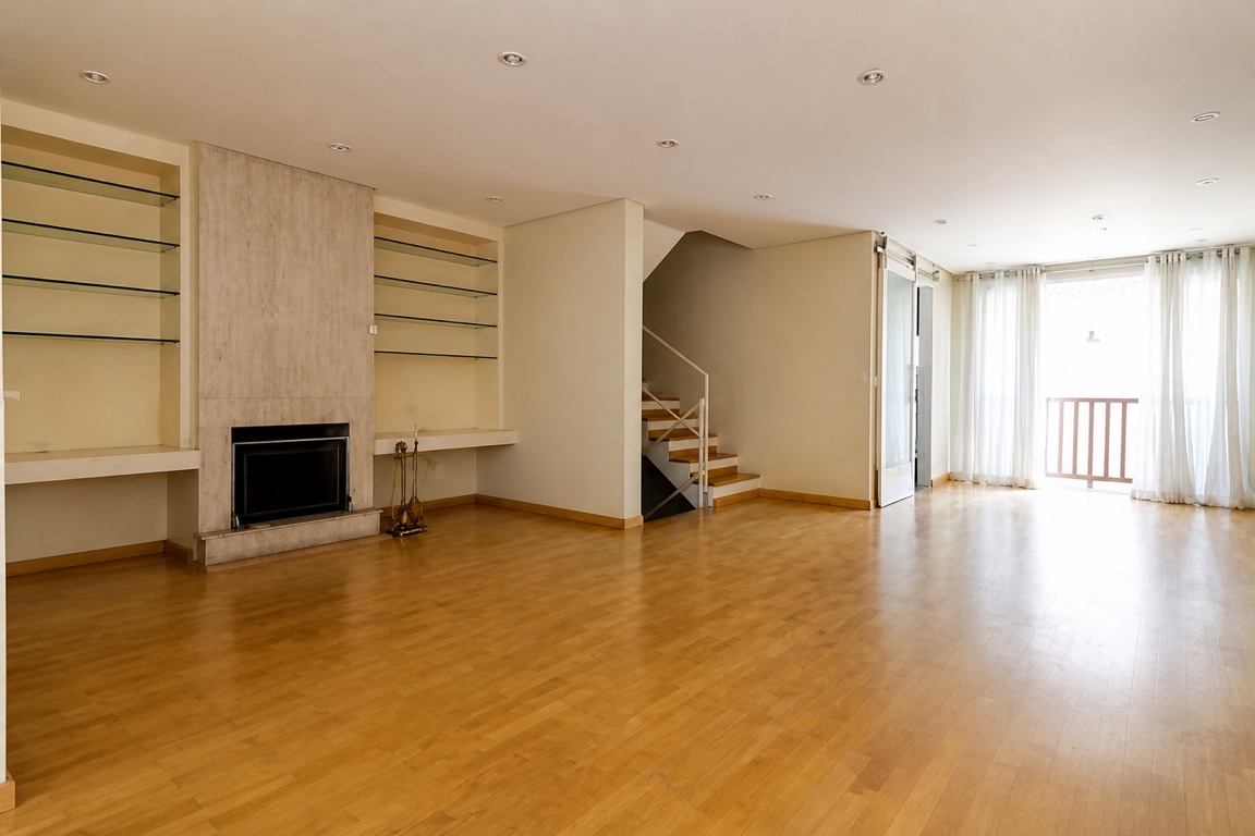 Casa em condomínio à venda com 245m², 4 quartos e 3 vagas