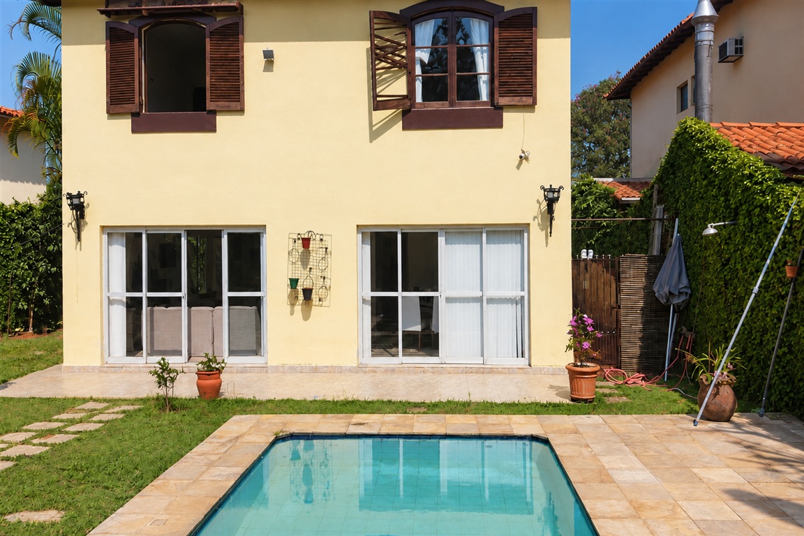 Casa à Venda em Interlagos, São Paulo - SP
