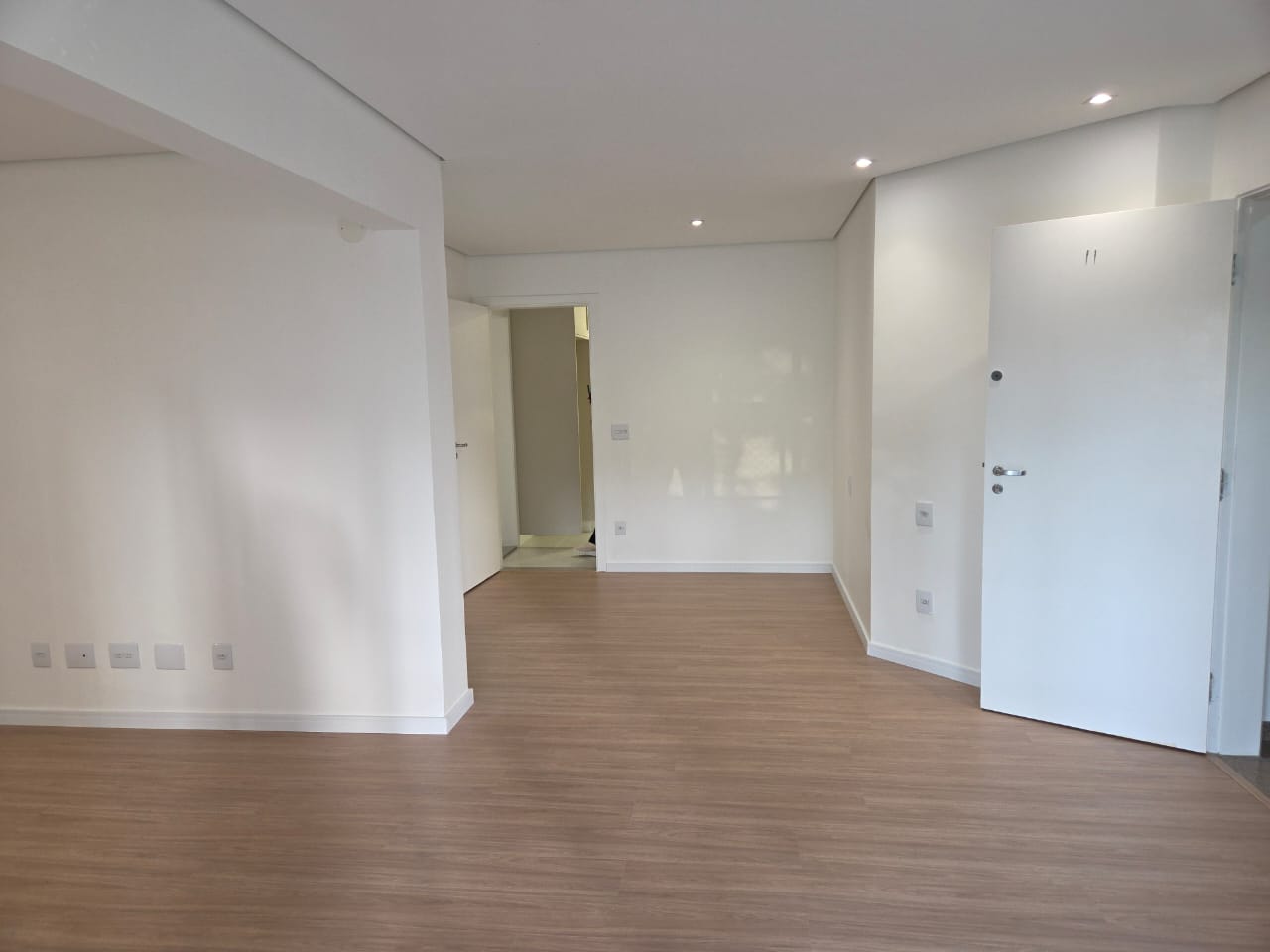 Apartamento com 100m², 3 quartos e 2 vagas.