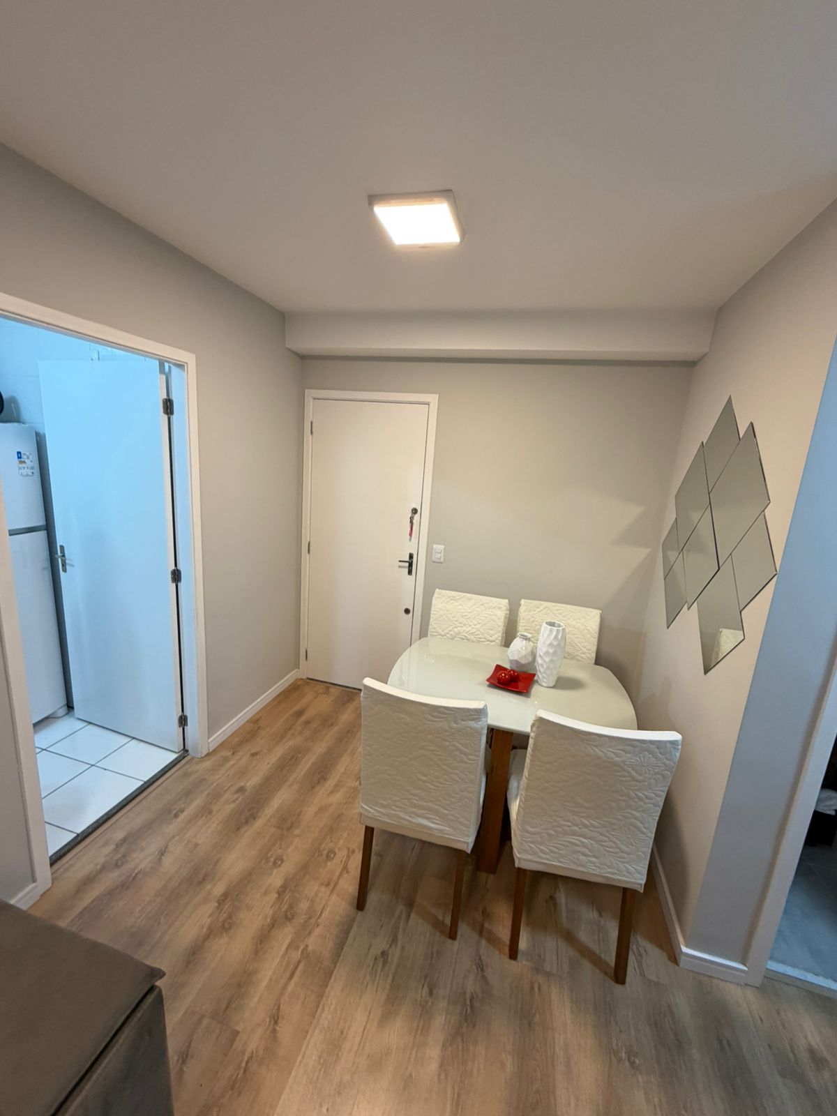 Apartamento com 45m², 2 quartos e 1 vaga.