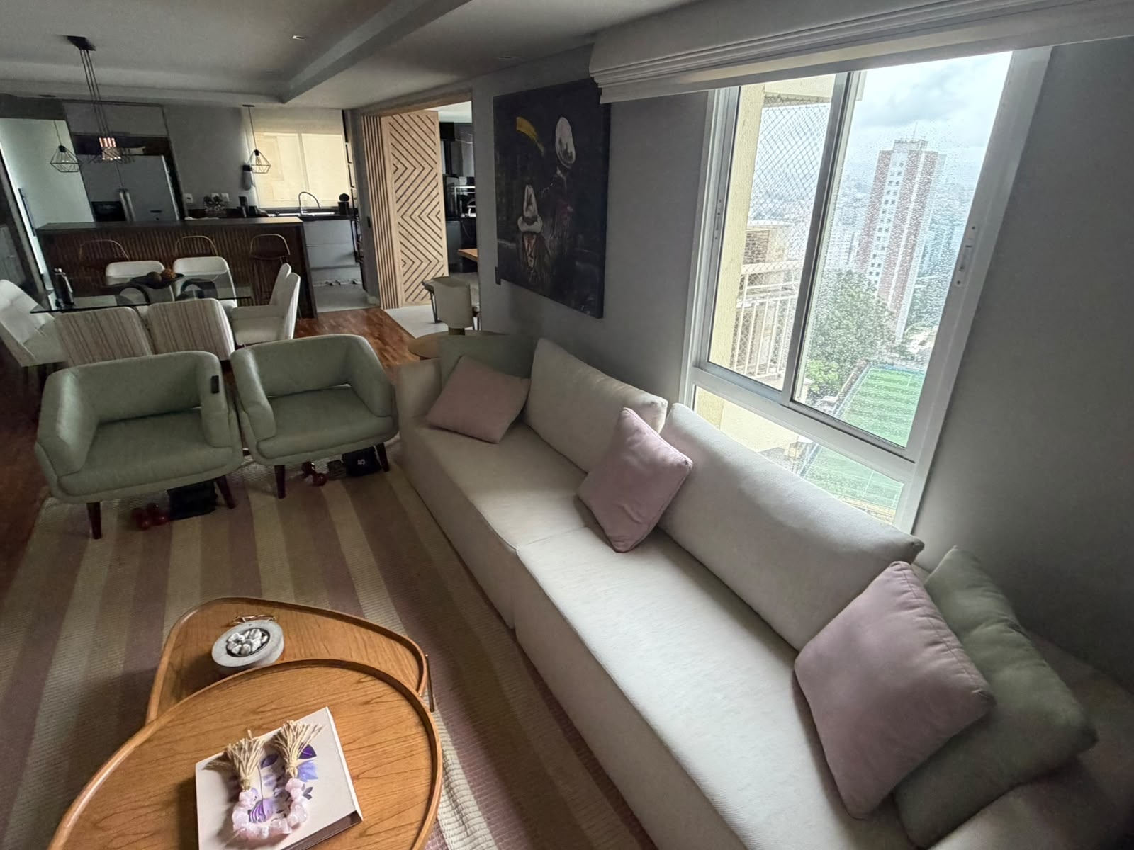 Apartamento com 142m², 3 quartos e 2 vagas.