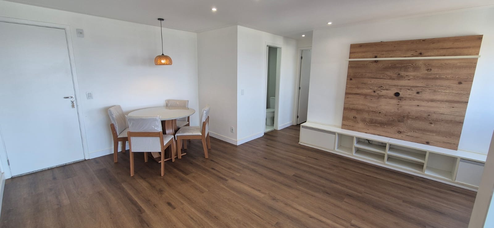 Apartamento com 64m², 2 quartos e 1 vaga.