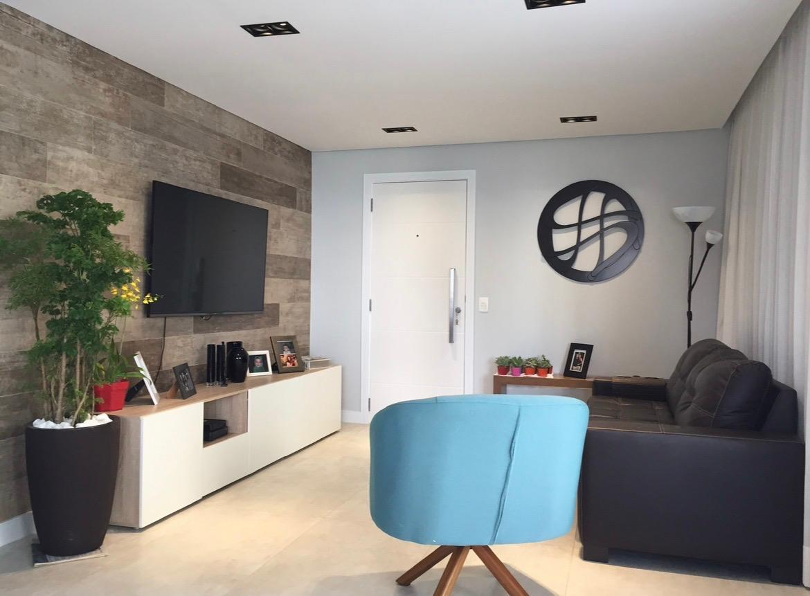 Amplo apartamento reformado com 3 quartos !!!