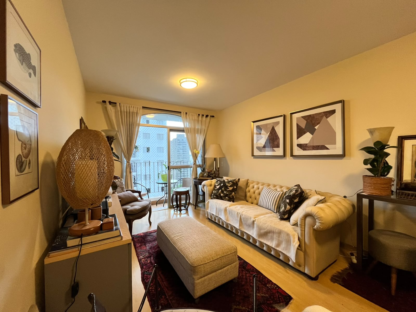 Apartamento com 2 quartos e 1 vaga.