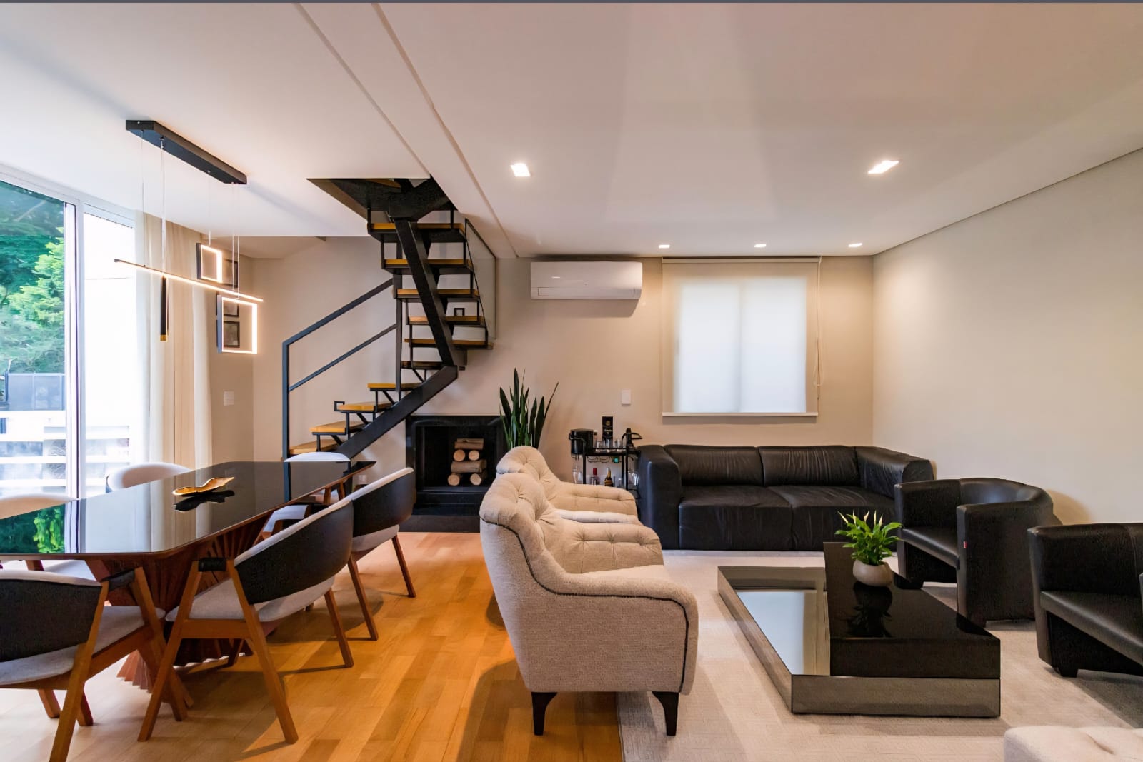 Belo apartamento duplex mobiliado,  com lareira e 2 suites !