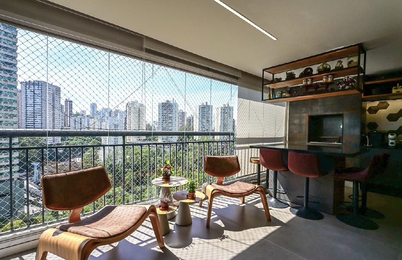 Apartamento com 133m², 3 quartos e 2 vagas.