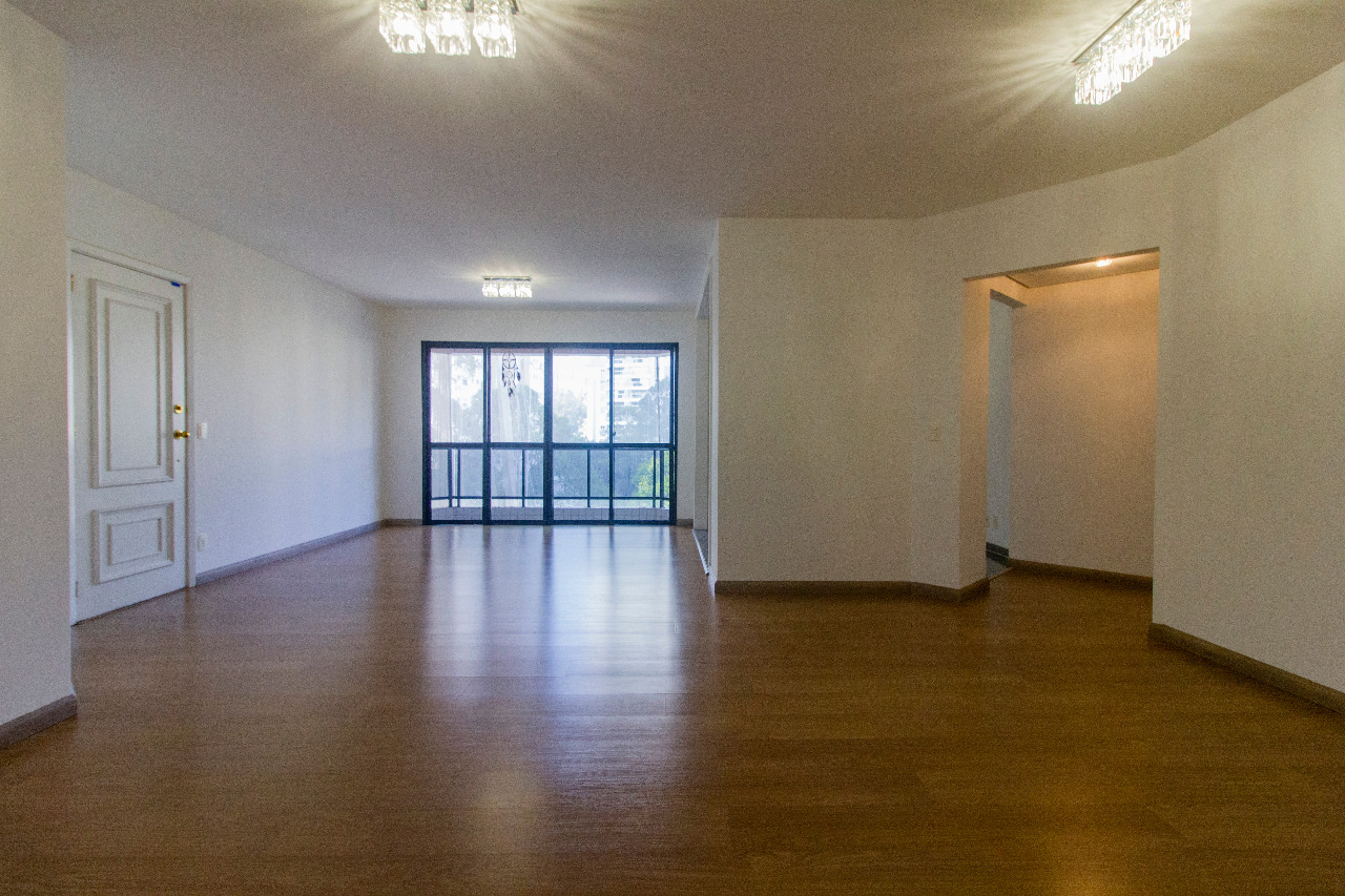 Apartamento com 121m², 3 quartos e 2 vagas.