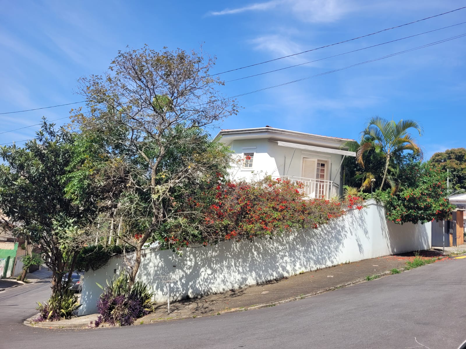 Confortável sobrado com 180m2 e 3 quartos!
