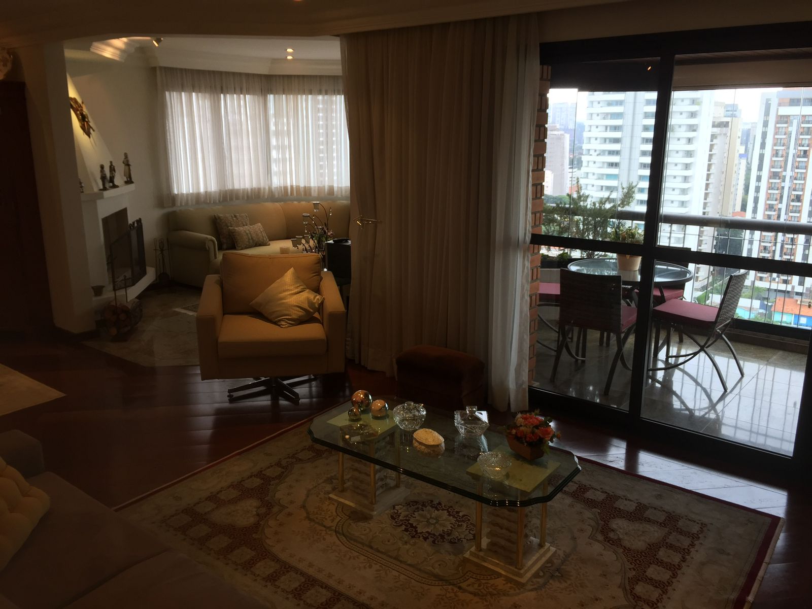 Apartamento com 200m², 4 quartos e 4 vagas  em Moema!!!
