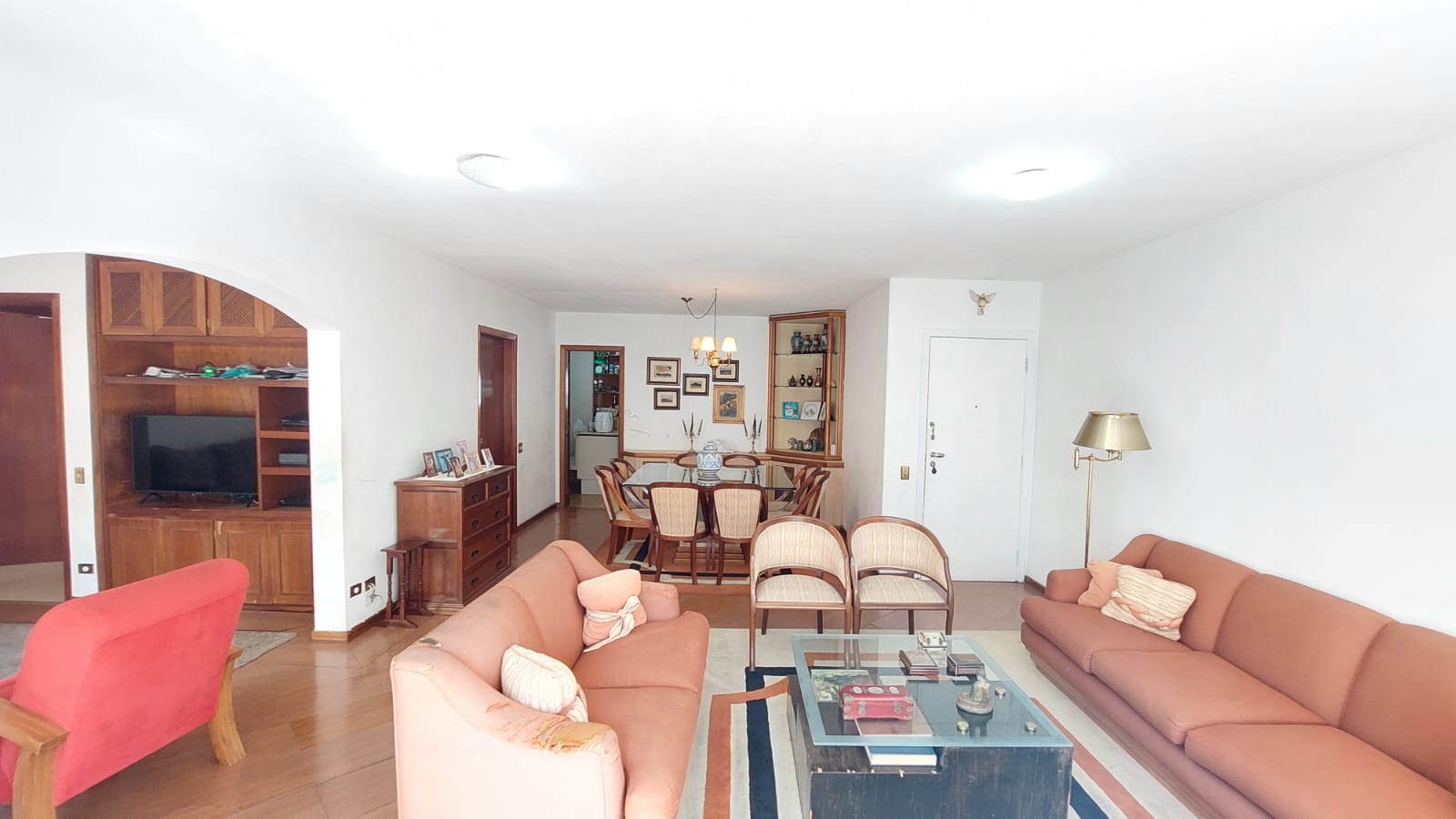 Amplo Apartamento com 4 quartos, na Av. Rouxinol !!!