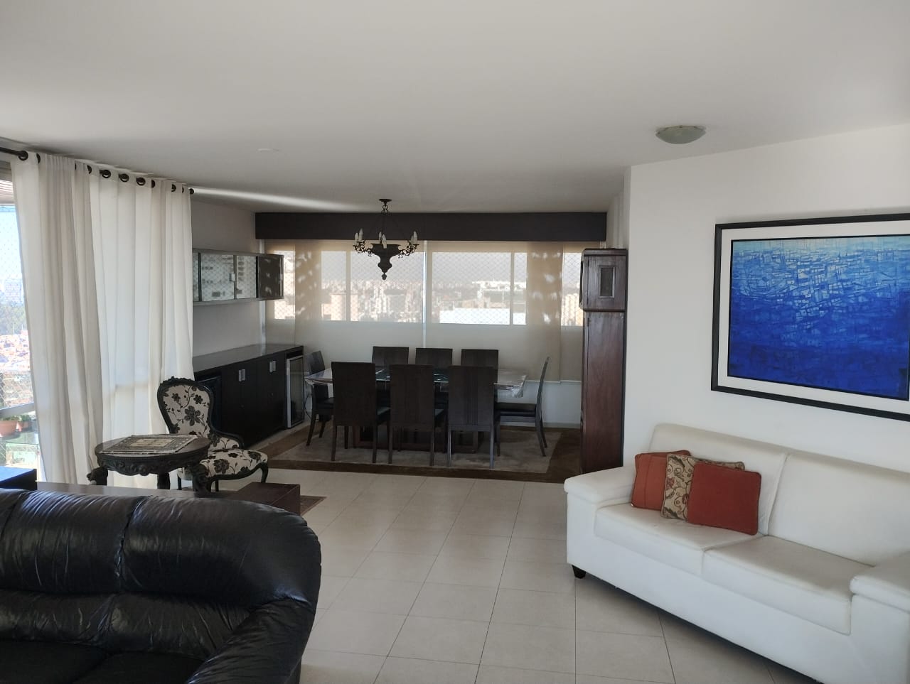 Apartamento com 198m², 4 quartos e 3 vagas em andar alto !