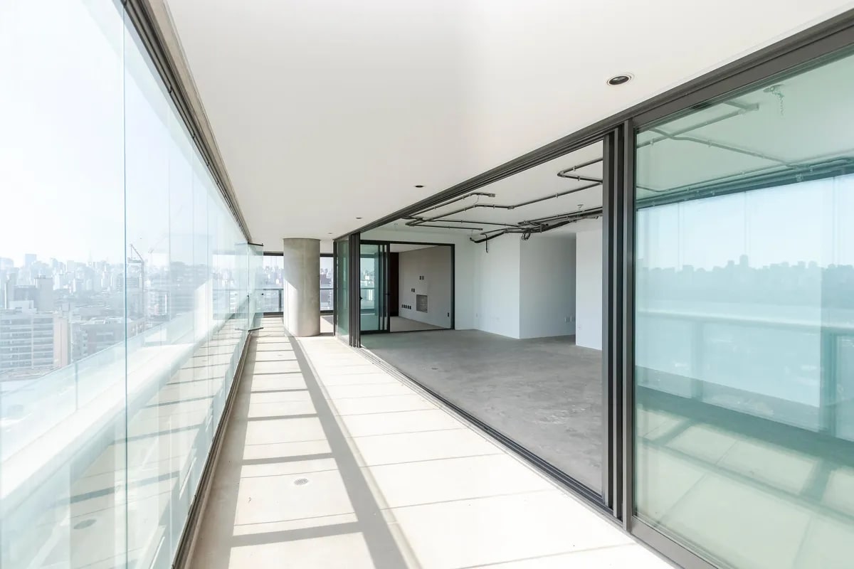 Magnífico apartamento com 4 quartos, em andar alto no Itaim Bibi !!