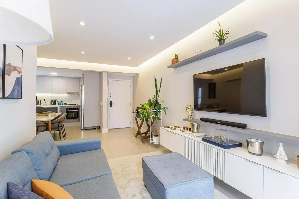 Apartamento reformado com 2 quartos, no Itaimi Bibi !!!
