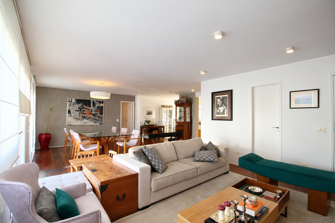Apartamento com 146m², 3 quartos e 3 vagas.