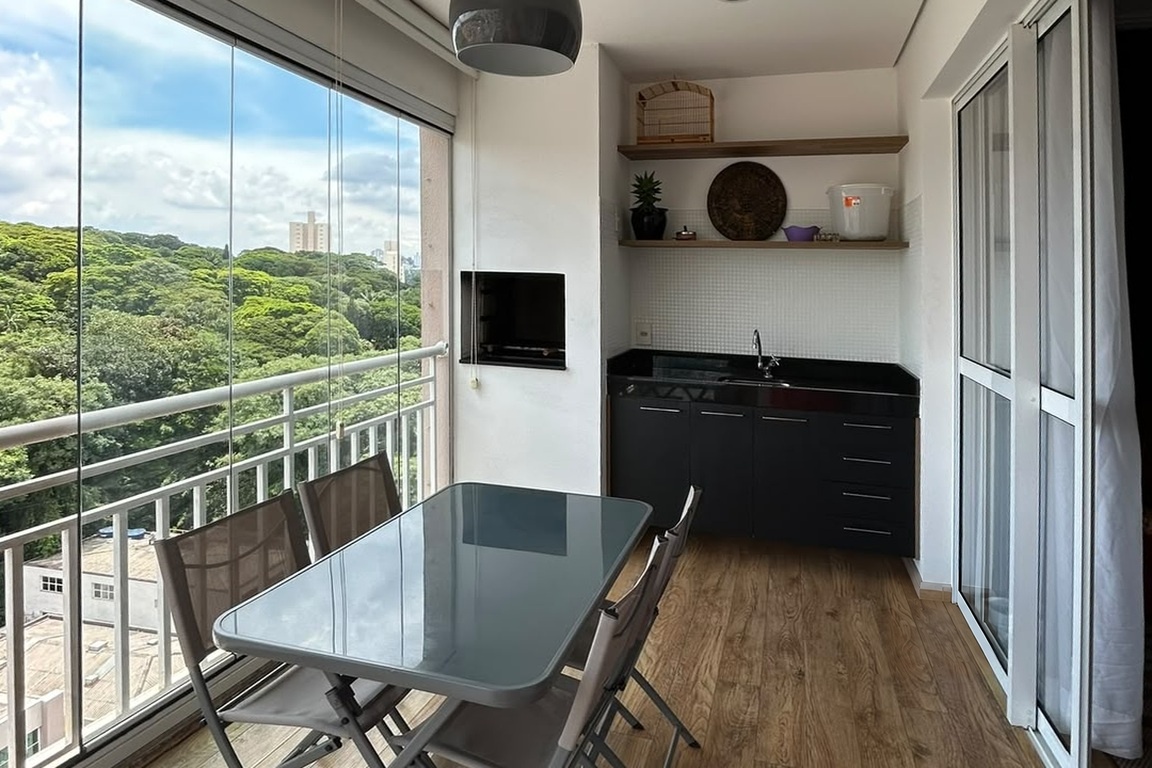 Apartamento com 96m², 2 quartos e 2 vagas.