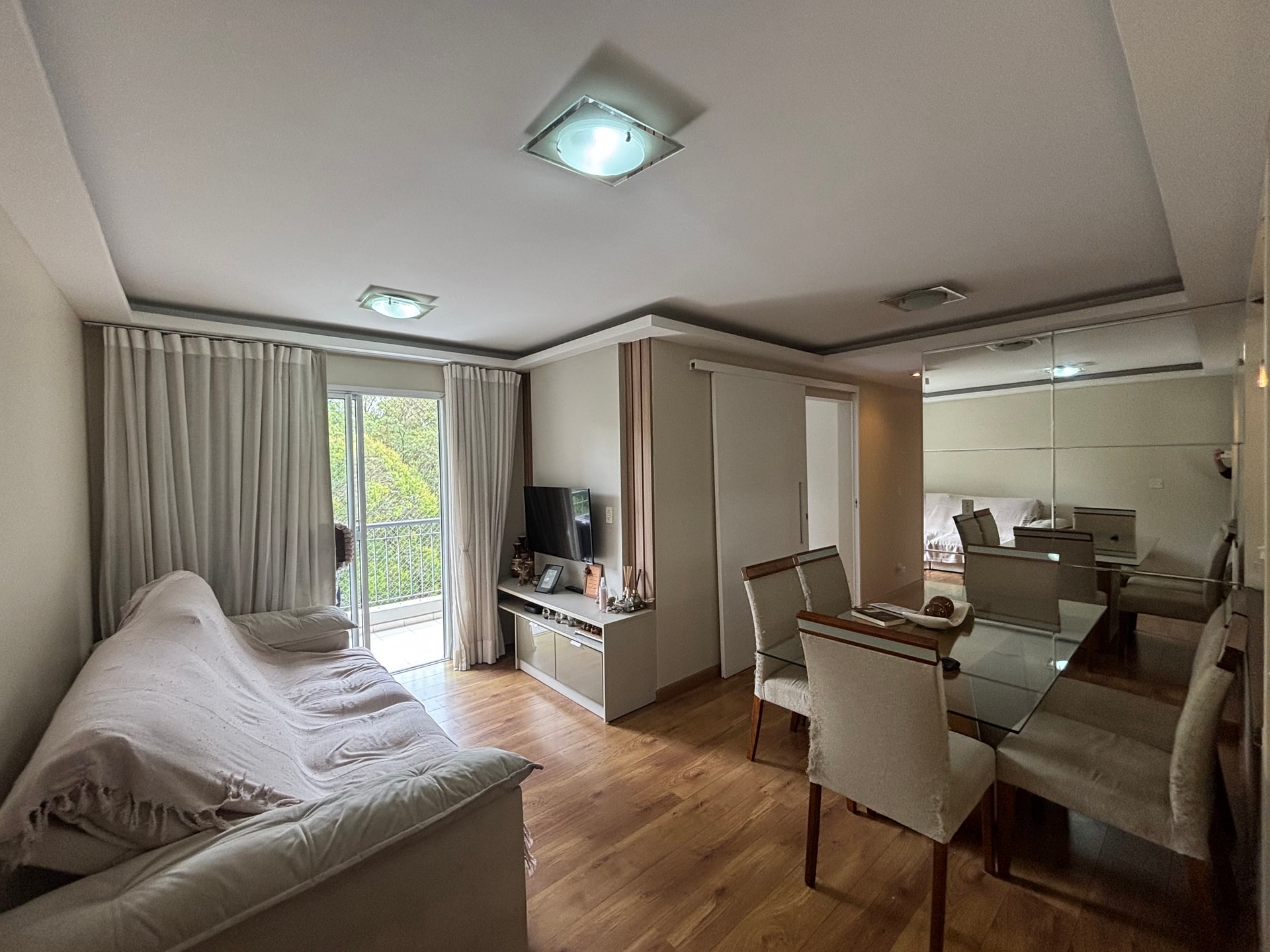 Apartamento com 80m², 3 quartos e 2 vagas.